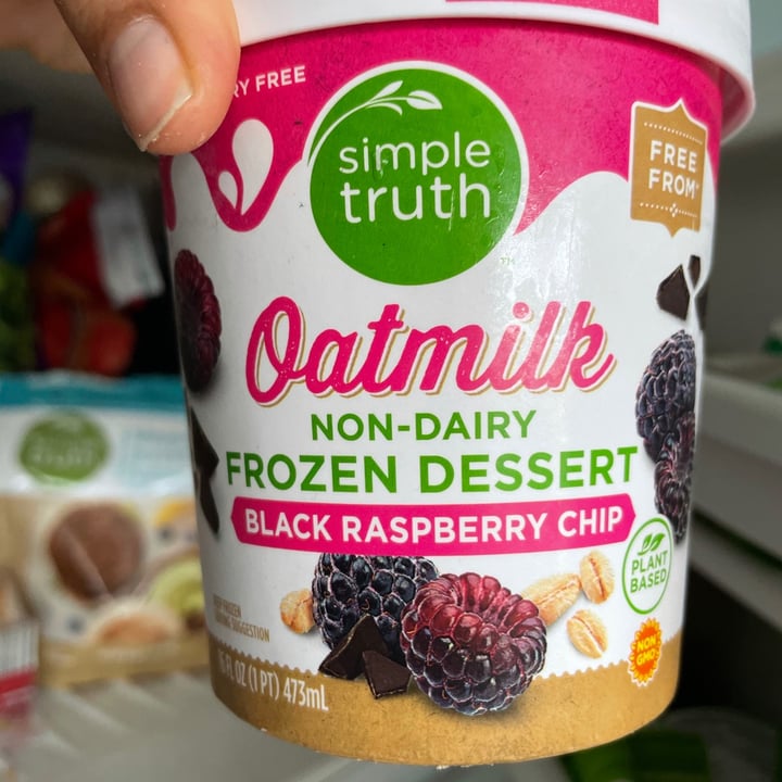 photo of Simple Truth Oatmilk Non-dairy Frozen Dessert (Blackraspberry Chip) shared by @boochi on  02 Feb 2021 - review