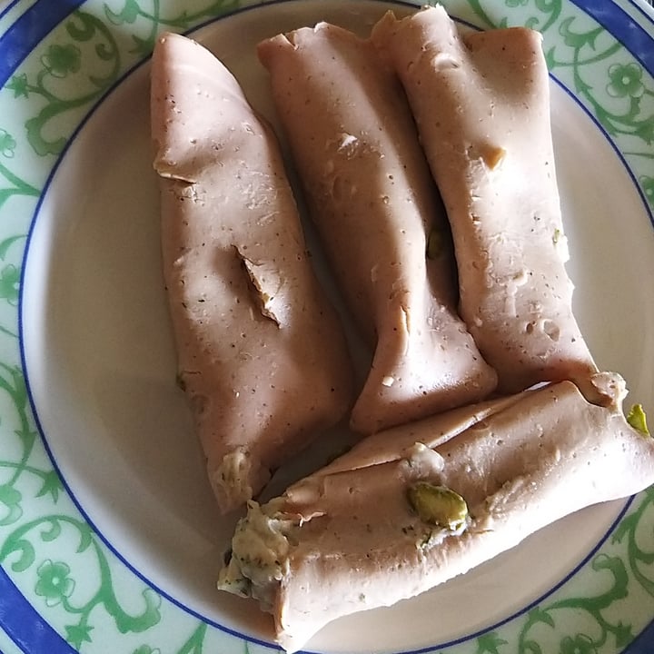 photo of Madre Terra Veg Involtini di mirtadella ripieni di cremoso ai cannellini e olive shared by @gsll on  27 Sep 2022 - review