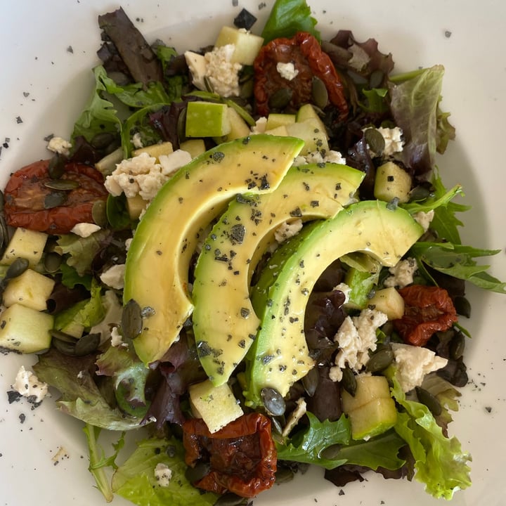 review photo of Maritime Beach Club Altafulla Ensalada de aguacate, Con Tofu shared by @dmonteys on 09 Sep 2021 - review