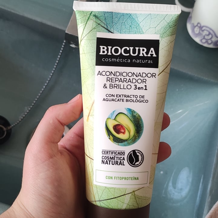 review photo of Biocura Acondicionador Reparador & Brillo 3en1 shared by @gorgona on 07 Dec 2021 - review