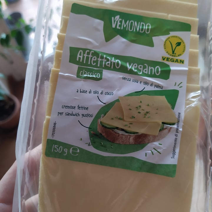 photo of Vemondo Affettato Vegano Classico shared by @chiaraingrafica on  10 Apr 2022 - review