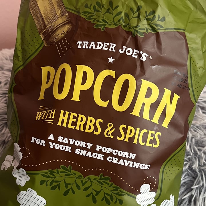 photo of Trader Joe's Popcorn with herbs and spices shared by @austee on  31 Jul 2022 - review