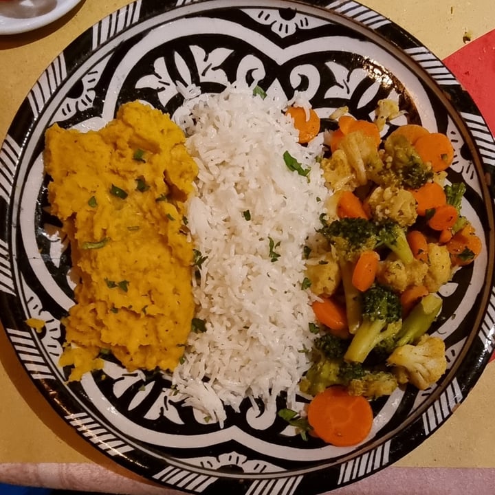 photo of Orient Experience Snc Venezia Riso con lenticchie gialle e verdure al curry shared by @soythecat on  03 Apr 2022 - review