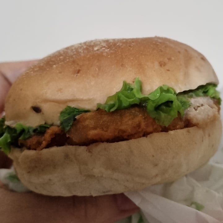 photo of nomVnom Xpress Crispy FIsh Wasabi Burger shared by @plantbasedlifestyle on  26 Apr 2021 - review