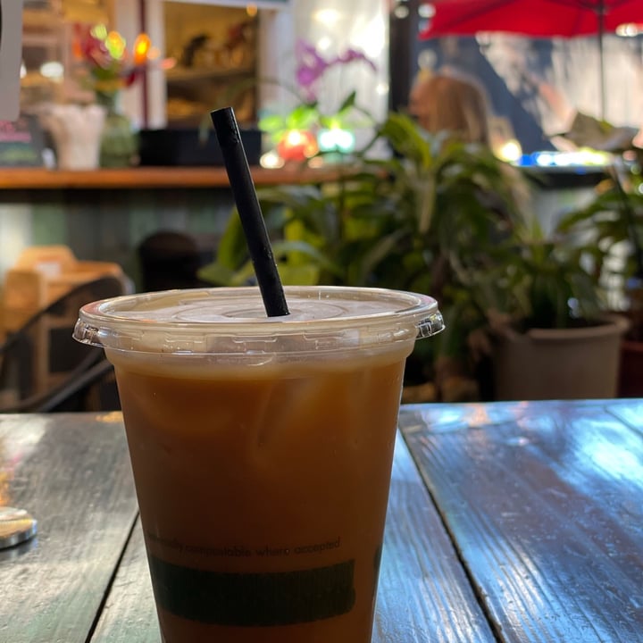 review photo of Paia Bay Coffee & Bar Vegan Coconut Mac Nut Latte shared by @lgall007 on 12 Aug 2021 - review
