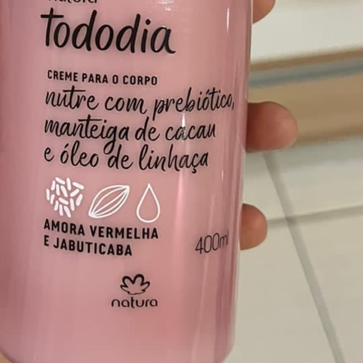 photo of Natura creme para o corpo  Tododia Amora Vermelha e jabuticaba shared by @wivia on  22 Jun 2022 - review