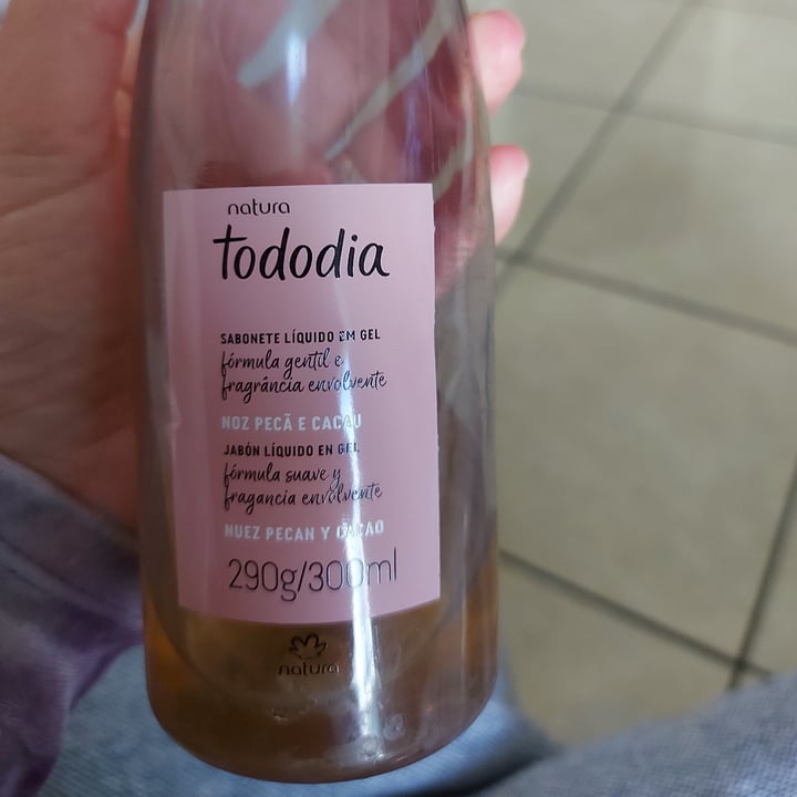photo of Natura Sabonete líquido Noz Pecã E Cacau shared by @izabela928 on  16 Apr 2022 - review