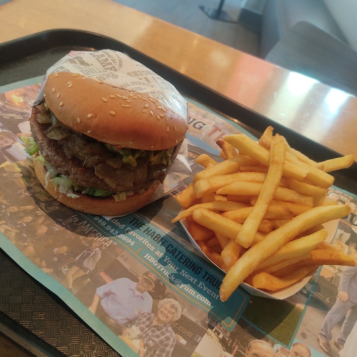 photo of The Habit Burger Grill Original Impossible Burguer shared by @morganvegan13 on  06 Sep 2022 - review