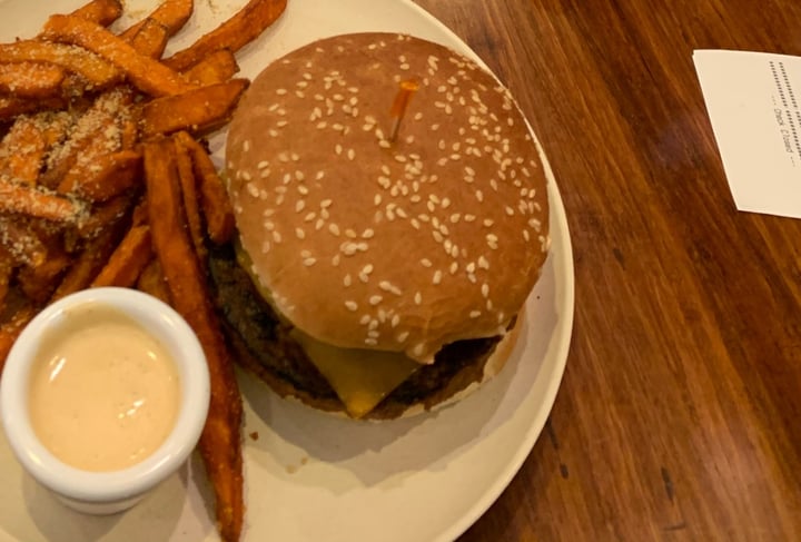 photo of Veggie Grill VG Beyond Burger shared by @kalliquigg on  24 Apr 2020 - review