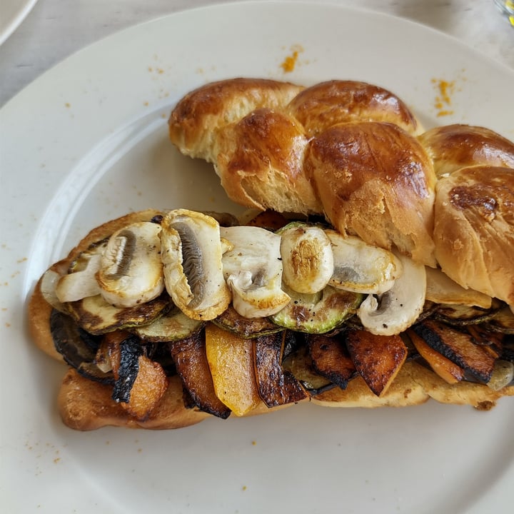 photo of Bar Espinosa Cafetería Sandwich Vegano shared by @noeschulz on  11 Jun 2022 - review