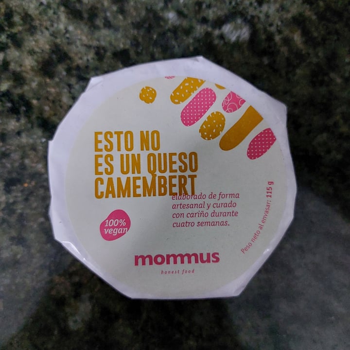 photo of Mommus Foods Esto no es un Queso Camembert shared by @antiaac- on  17 Nov 2021 - review