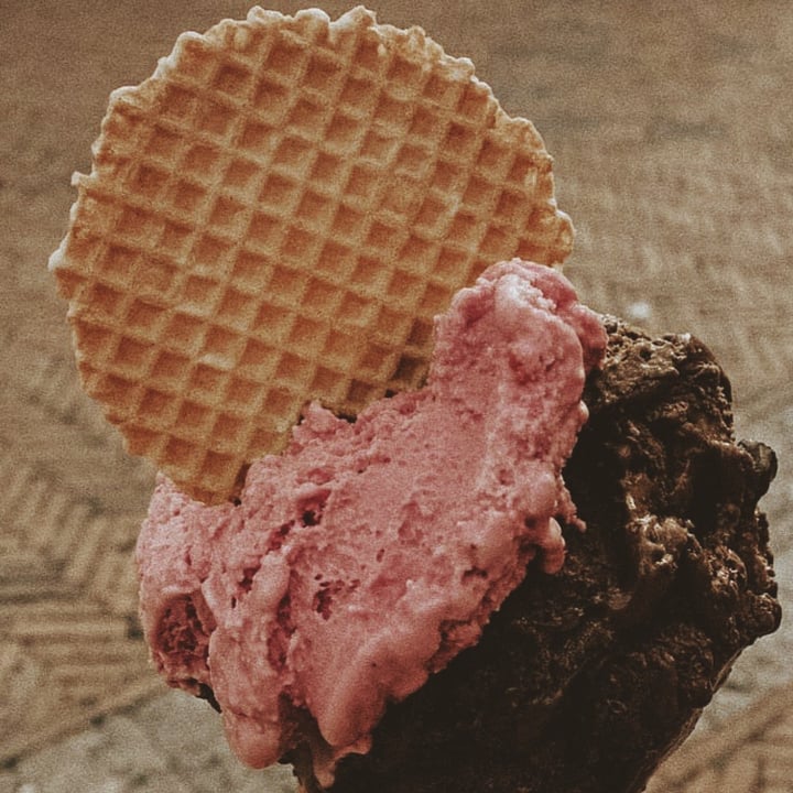 photo of Lucciano’s Helado 70% cacao vegano shared by @ecologiainfo on  04 Dec 2021 - review
