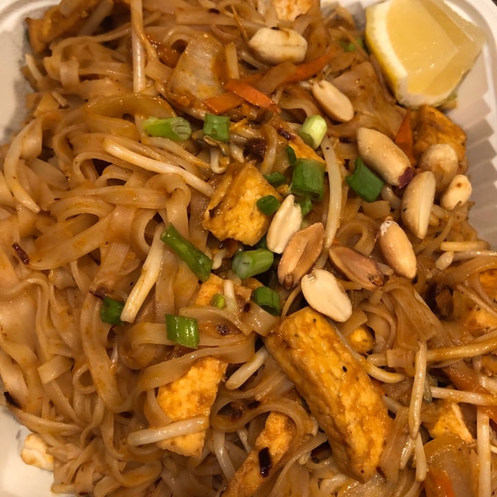 photo of Loving Cafe Pad Thai with tofu shared by @karenasp on  10 Dec 2020 - review