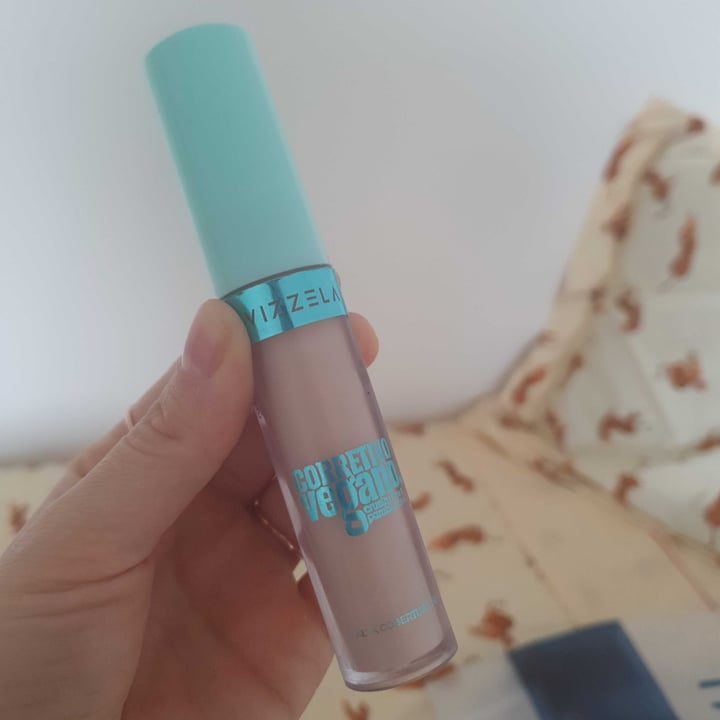 photo of Vizzela Cosméticos Concealer/corretivo shared by @eloisavet on  14 Jul 2021 - review