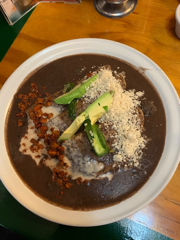 photo of Yug Vegetariano Enfrijoladas shared by @cecicasillastin on  07 Jan 2020 - review