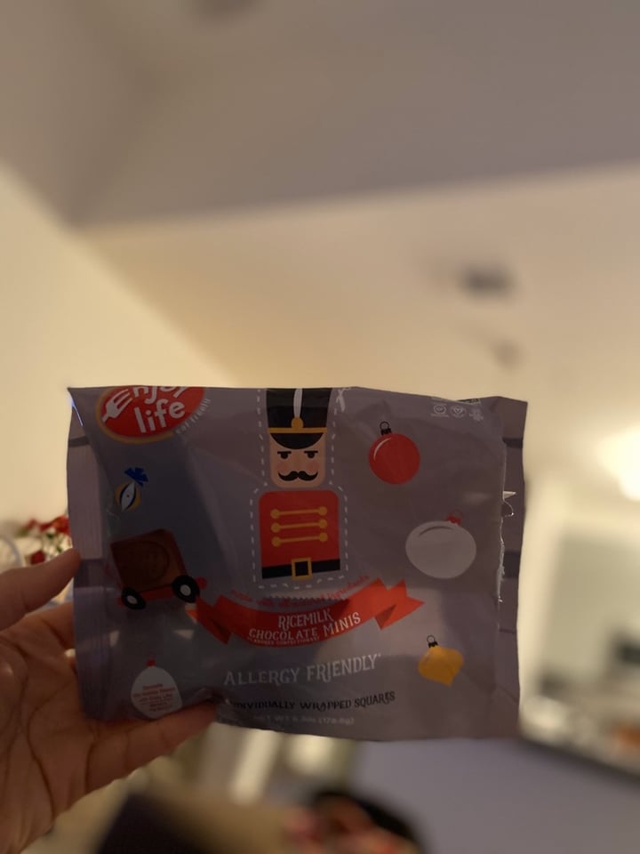 photo of Enjoy Life Chocolate Minis Ricemilk shared by @tiedyesky1 on  04 Jan 2020 - review