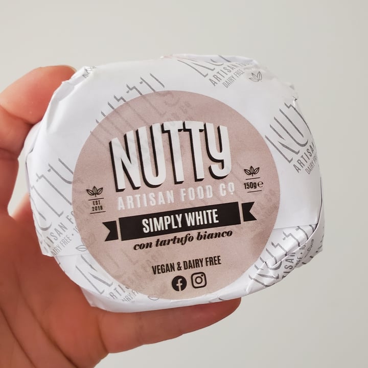 photo of Nutty Artisan Foods Simply White Con Tartufo Bianco shared by @virg on  05 May 2022 - review