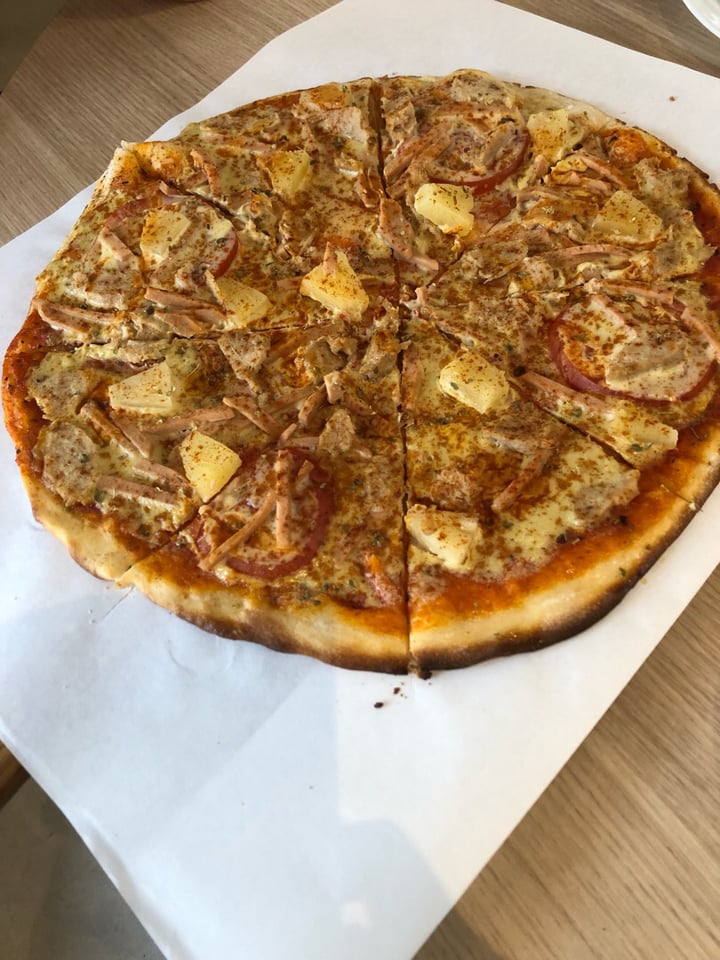 photo of WS Deli Experience Store Hot Vegan Chick shared by @michmunchy on  25 May 2019 - review