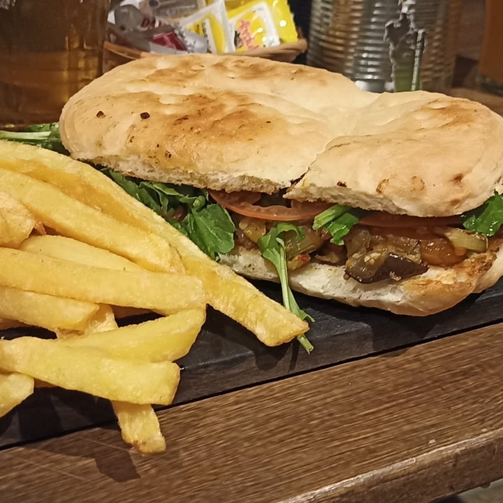 review photo of Beerwind Sándwich Vegano shared by @debyfrischman on 02 Feb 2022 - review