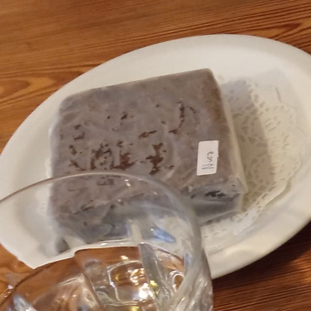 「Brownie vegano con nueces」の料理の写真