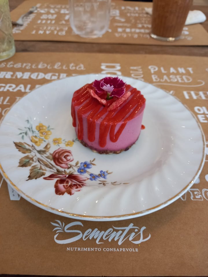 photo of Sementis Cheesecake Crudista Al Melograno shared by @lum0s on  03 May 2022 - review