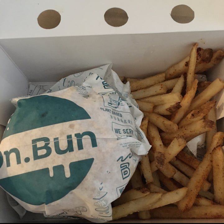 photo of On Bun Plant Based Burgers Golden mushroom shared by @coralgzz on  29 Sep 2021 - review