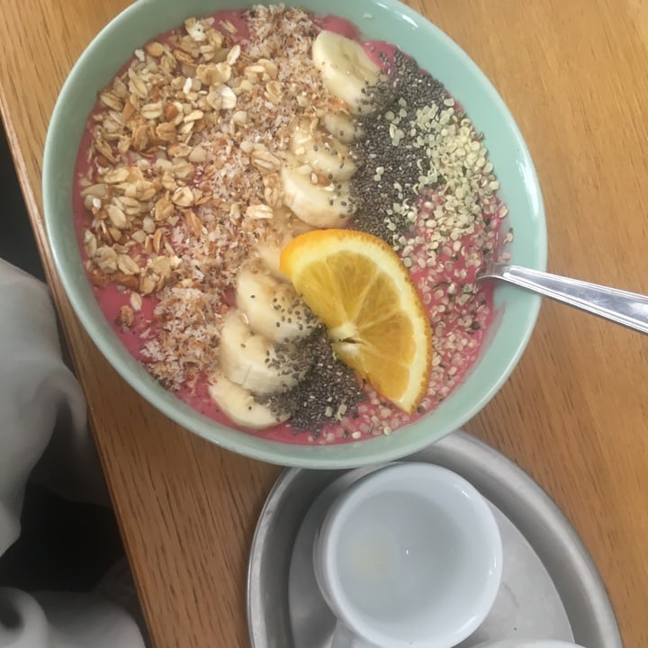 photo of Café Katzentempel Smoothie Bowl shared by @rosaa on  27 Aug 2020 - review