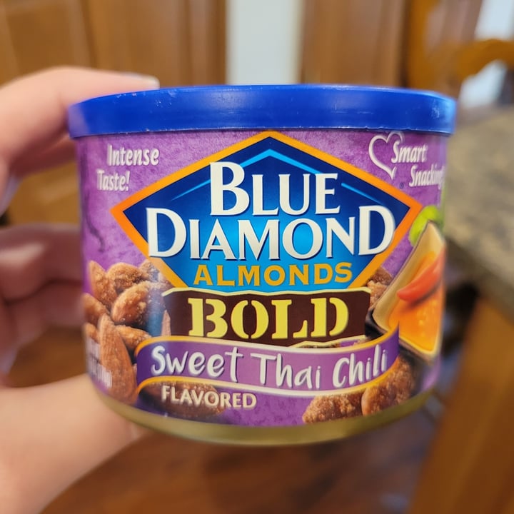 photo of Blue Diamond Sweet Thai Chili Almonds shared by @veganwildflower on  01 Jan 2022 - review