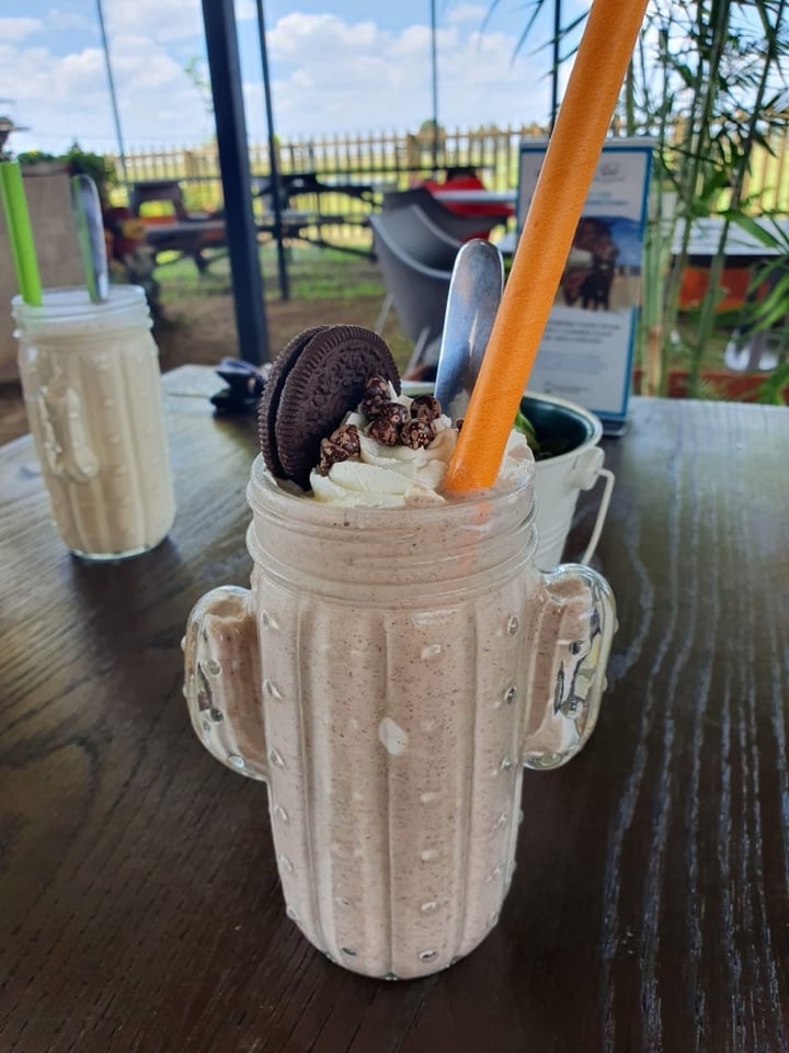 photo of Asher's Corner Cafe @ Ashers Farm Sanctuary Cookies 'n Cream Milkshake shared by @laraesteves49 on  16 Feb 2020 - review