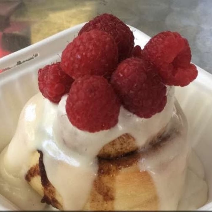 photo of Cinnaholic (Permanently Closed) Cinnamon Roll shared by @graciec on  28 Jul 2020 - review