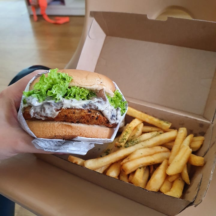 photo of VeganBurg Singapore Creamy Shrooms Burger Meal shared by @trenna on  02 Jul 2021 - review
