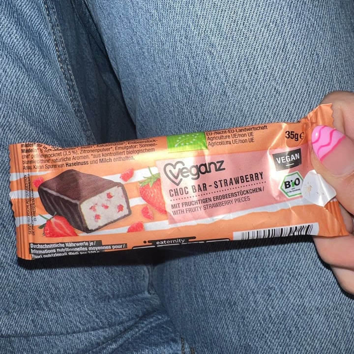 review photo of Veganz Choc Bar - Strawberry shared by @isischnd on 26 Jan 2022 - review