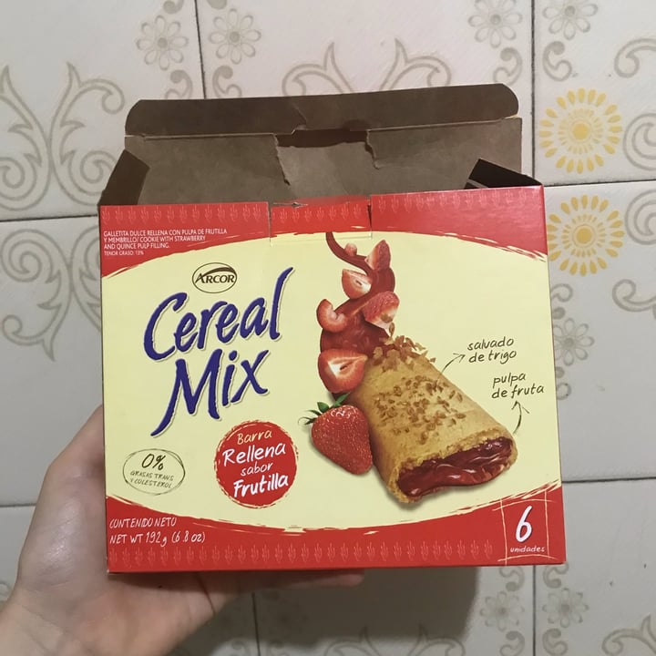 photo of Cereal mix Barra Rellena Sabor Frutilla shared by @magaliaylen on  16 Nov 2021 - review