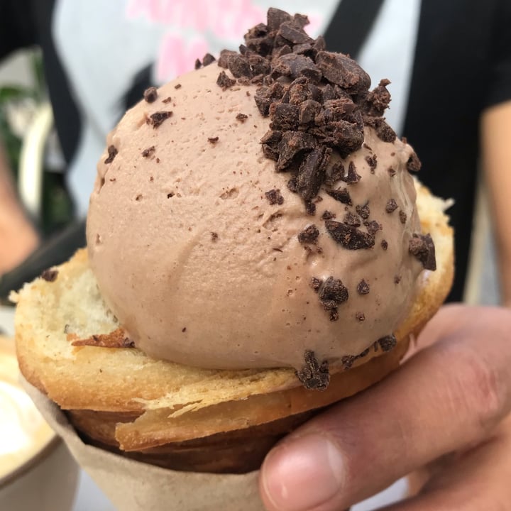 photo of Vica Plant Based Helado En Croissant shared by @ladybiird on  26 Sep 2022 - review