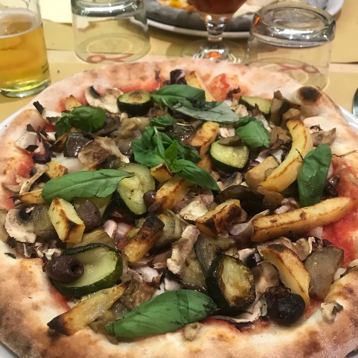 photo of Pizzeria Queendici Vegetariana shared by @aurora110689 on  29 Nov 2021 - review