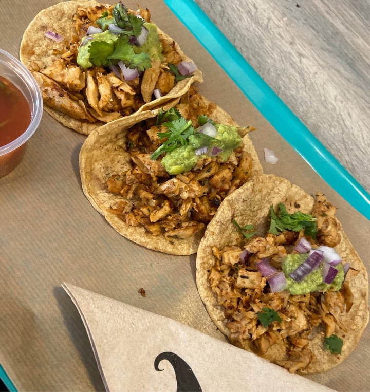 review photo of Guacamole Vegan Chicken Tacos shared by @giovana on 08 Jun 2020 - review
