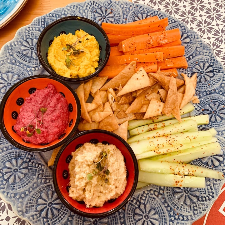 photo of Lezzet Cafe Turco Hummus shared by @luchovg on  02 Oct 2020 - review