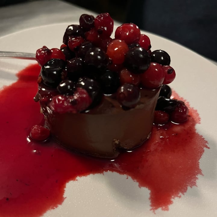 photo of Botanica Lab Cucina Chocolate and Cherry Cheesecake shared by @ludoo on  17 Apr 2022 - review