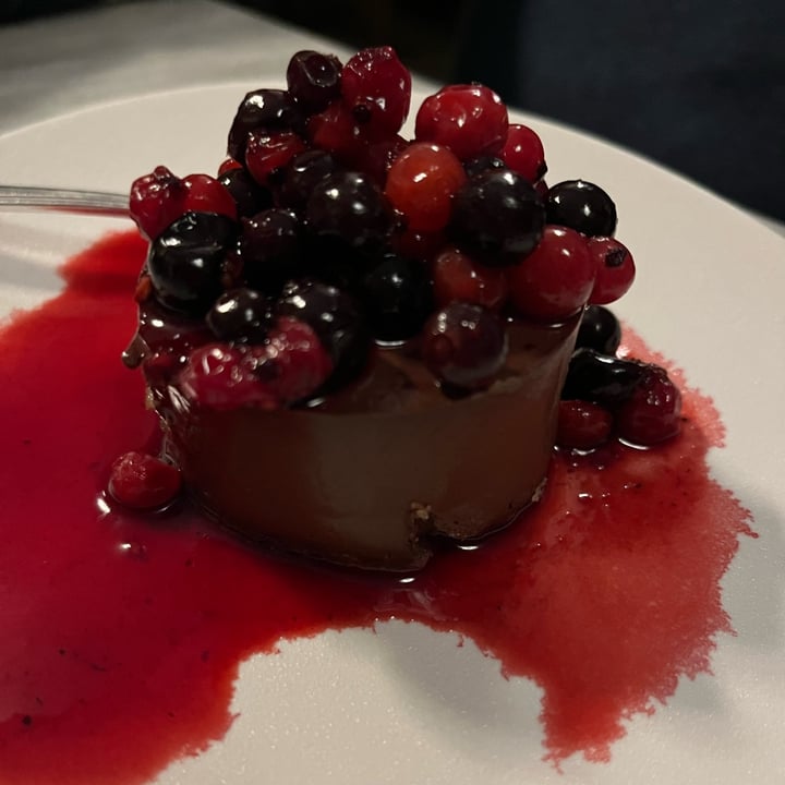 review photo of Botanica Lab Cucina Chocolate and Cherry Cheesecake shared by @ludoo on 17 Apr 2022 - review