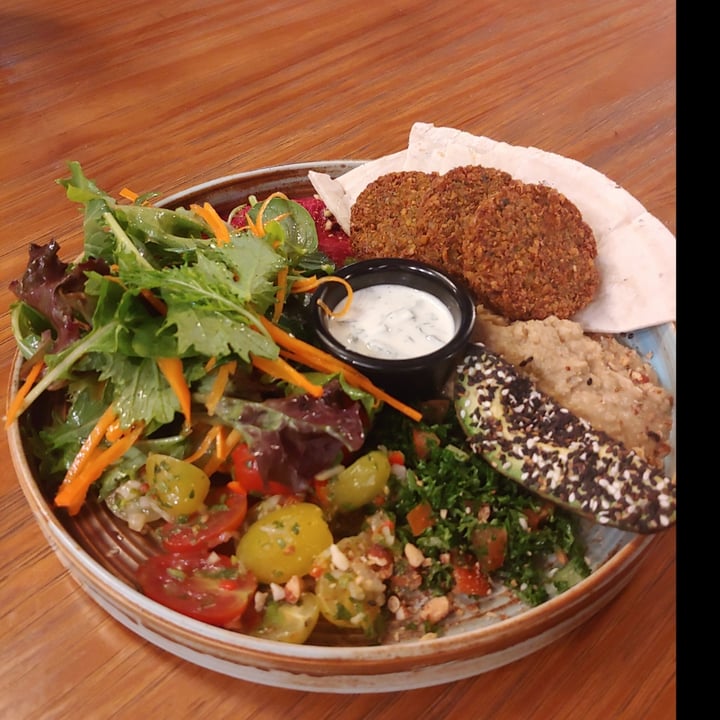 photo of Genius Central Singapore Falafel Bowl shared by @vegananu on  30 Dec 2020 - review