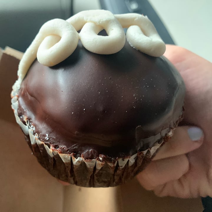 photo of Make Believe Bakery Ho-Ho Cupcake shared by @malpal on  26 Apr 2022 - review