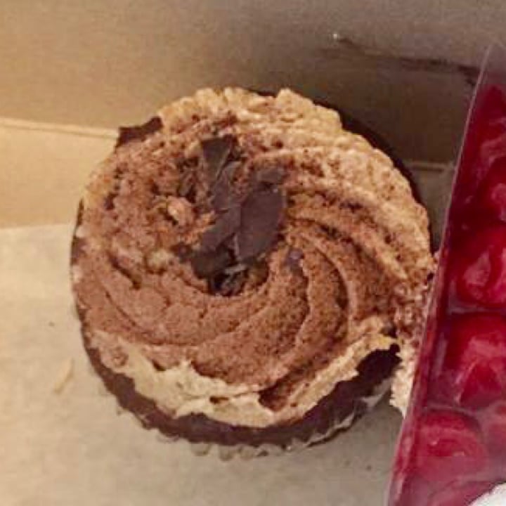 photo of Vegan Danish Bakery chocolate mocha muffin shared by @luana92 on  13 Jun 2022 - review