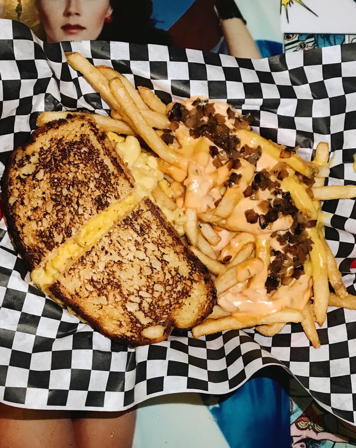 photo of Doomie's Home Cookin' Mac Melt & Animal Style Fries shared by @kienna on  08 Dec 2018 - review