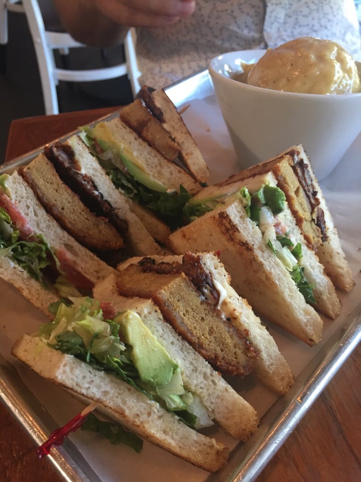review photo of Real Food Daily The club shared by @mallory17 on 05 Oct 2018 - review
