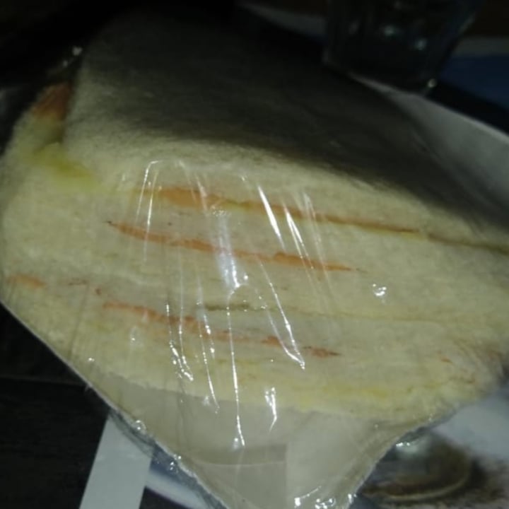 photo of Panadería DyD Sandwich de miga jamón y queso shared by @melinavegana on  15 Apr 2021 - review