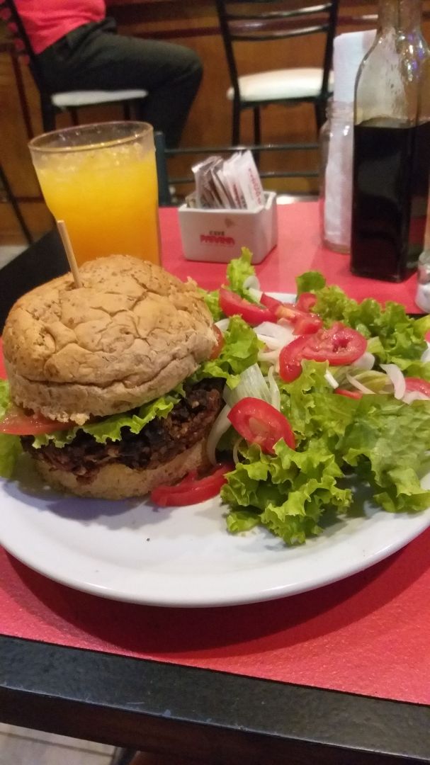 photo of Bar Subterráneo Hamburguesa 100% Veggie shared by @lucartagena12 on  25 Mar 2020 - review