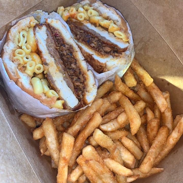 photo of Nuno’s Tacos & Vegmex Grill buffalo pollo mac n cheese torta shared by @planttemptations on  23 Sep 2021 - review