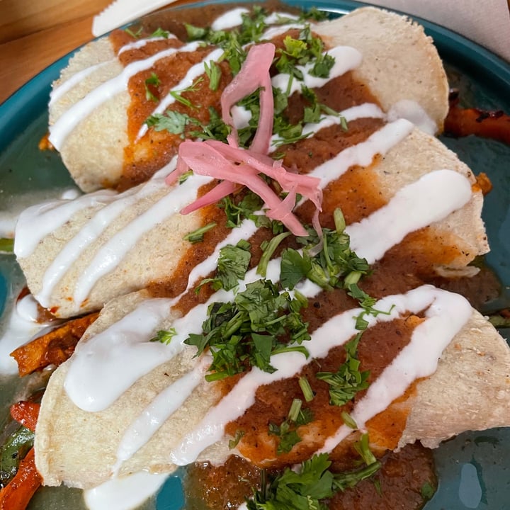 photo of Dalia Plant Power . Mex Chilaquiles shared by @afxvx on  02 Apr 2021 - review