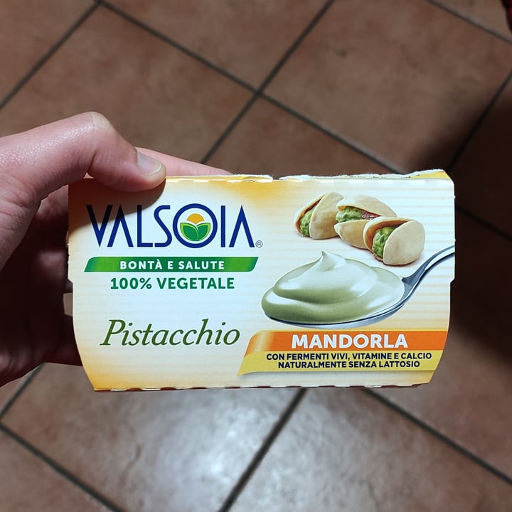 review photo of Valsoia Pistacchio Mandorla shared by @alessioadam on 24 Apr 2022 - review