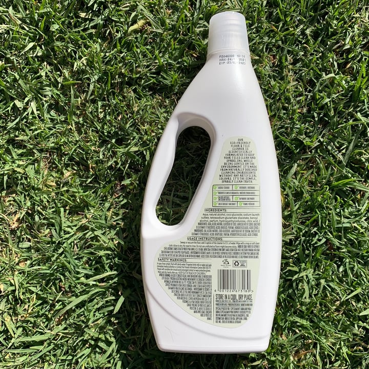 photo of Simple Truth Floor and Tile Cleaner shared by @kyrapape on  16 Jul 2021 - review